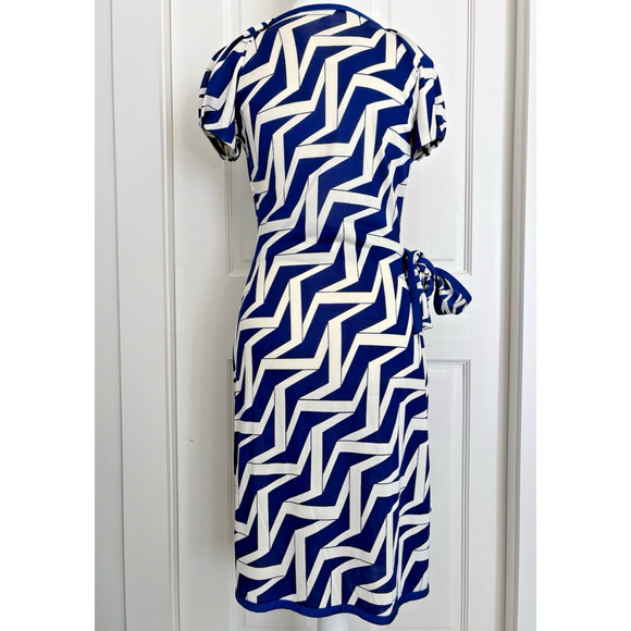 DVF Diane Von Furstenberg Iconic Silk Wrap Dress Betsy Blue White Sz 2 Geometric - Picture 10 of 16